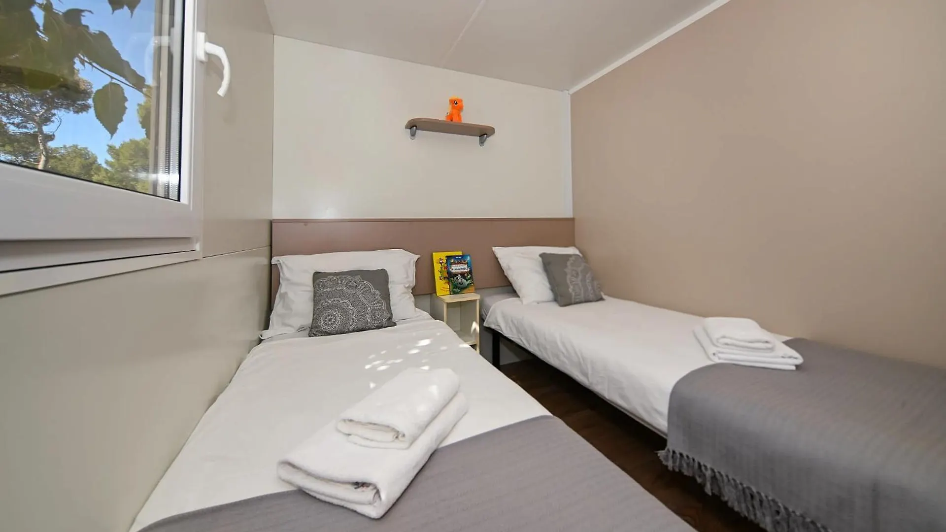 Camping Park Soline Mobile Homes Биоград-на-Мору