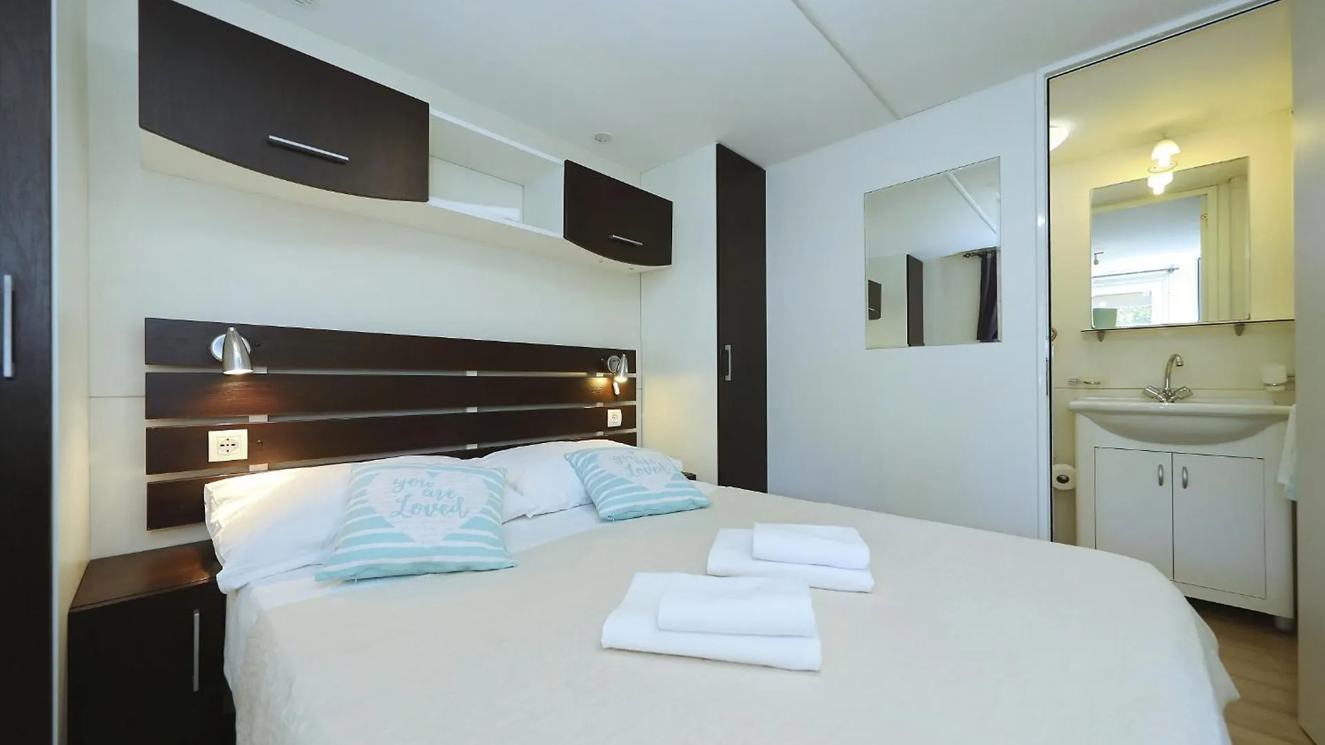 Camping Park Soline Mobile Homes Биоград-на-Мору 4*,
