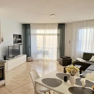 Beachfront Marilyn Дуррес